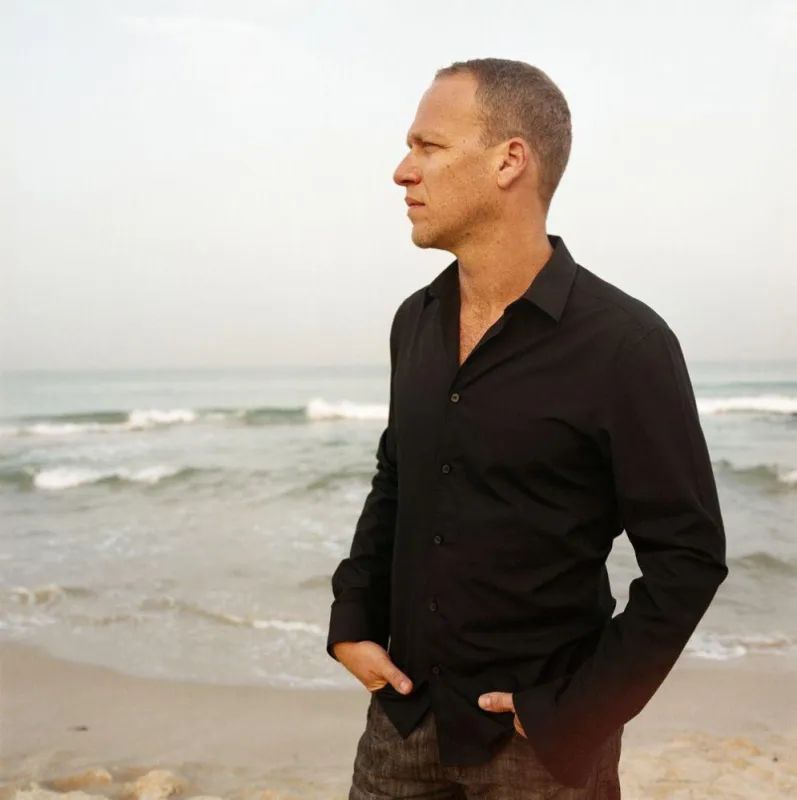 Avishai Cohen - Ein erfahrener Kapitän auf den Sieben Meeren der Musik