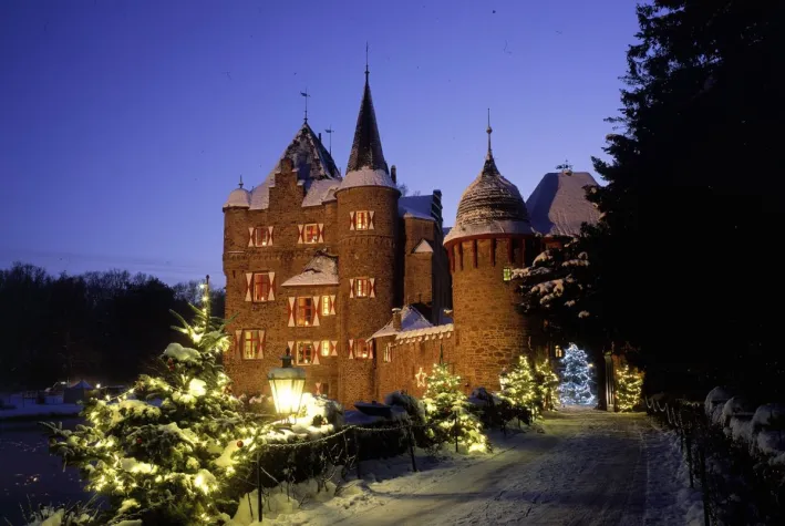 Weihnachtsmarkt auf Burg Satzvey 2024 Bild: Weihnachtsmarkt auf Burg Satzvey 2024