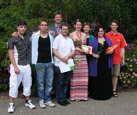 CJD Jugenddorf Offenburg verabschiedet über 80 Absolventen: Jugendliche freuen sich auf neuen Lebensabschnitt Bild: CJD Jugenddorf Offenburg verabschiedet über 80 Absolventen: Jugendliche freuen sich auf neuen Lebensabschnitt