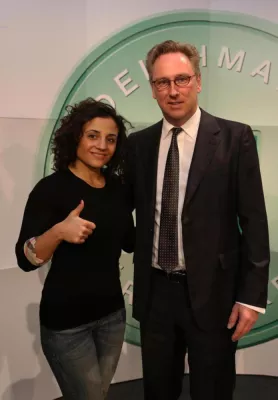 Bild: DEICHMANN-Förderpreis gegen Jugendarbeitslosigkeit: 800 Dschungelbären helfen Kindern