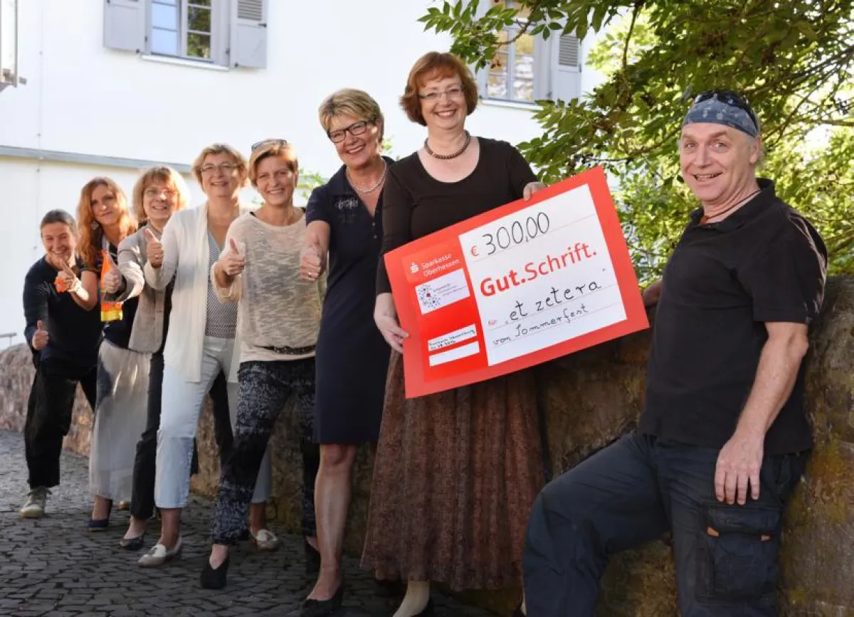 Foto der Spendenübergabe: www.jost-Fotografie.de