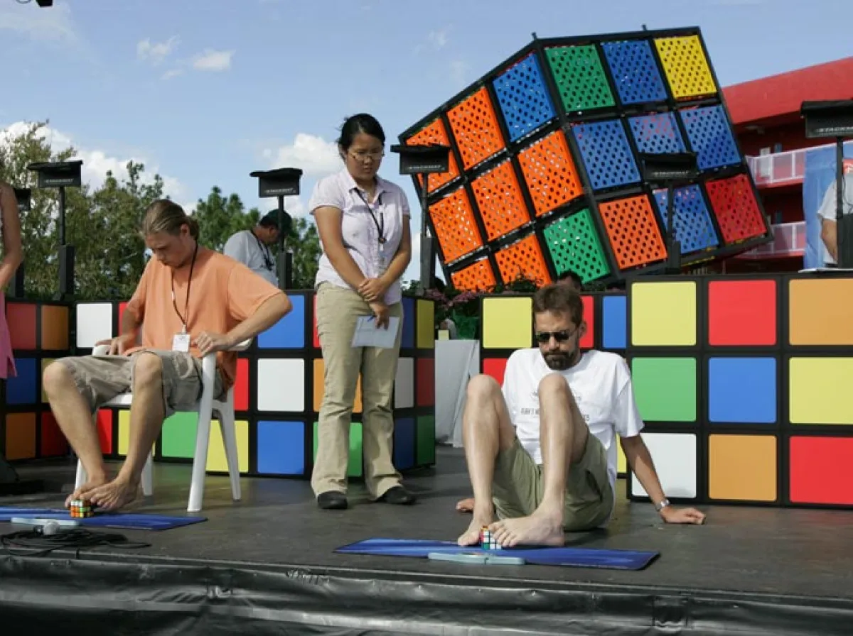 Der deutsche Oliver Wolf (rechts) stellt einen neuen Weltrekord im 