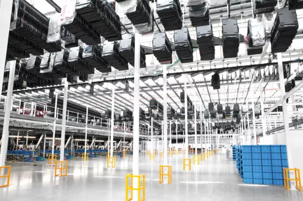 Fortschrittliche Sortiertechnologie für KEP: ferag.skyfall setzt neue Massstäbe Bild: Fortschrittliche Sortiertechnologie für KEP: ferag.skyfall setzt neue Massstäbe