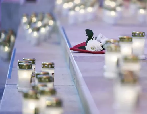 Bild: 501 Kerzen zum Gedenken an die Liebenauer Euthanasieopfer