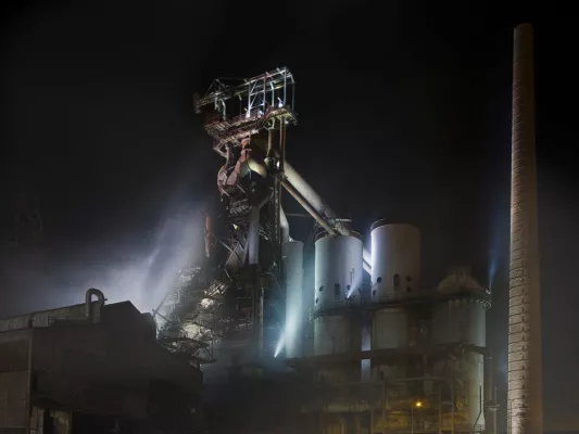 Bild: Lichtinszenierung von Ingo Maurer für zwei stillgelegte Hochöfen - Einweihung am 4. Juli 2014, Luxemburg