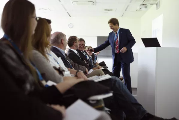 Bild: Immer langsam mit der Revolution!