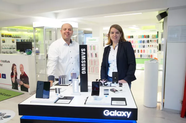 Bild: Blitzschnell repariert: Handyladen MoCoS in Lauffen erweckt kaputte Smartphones wieder zu neuem Leben 