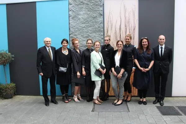 Designer-Outfit statt Hoteluniform: Hotel Schiller5 prämiert Nachwuchsdesignerinnen Bild: Designer-Outfit statt Hoteluniform: Hotel Schiller5 prämiert Nachwuchsdesignerinnen