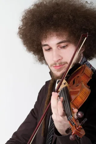 Bild: Musik junger rumänischer Künstler: Sabin Penea in der Rogate-Kirche HH-Meiendorf