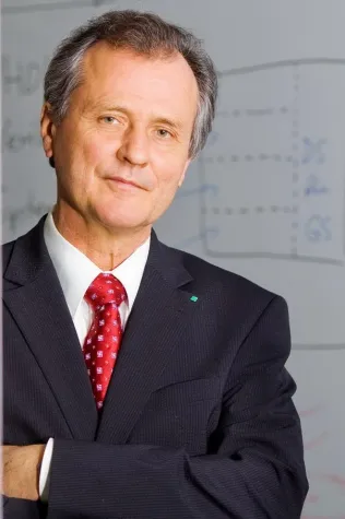 Bild: edacentrum verleiht EDA Medaille 2011 an Prof. Dr.-Ing. Günter Elst