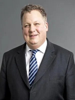 Bild: Dr. Donovan Pfaff hält Impulsvortrag über elektronischen Rechnungsaustausch beim eco Meeting in Köln