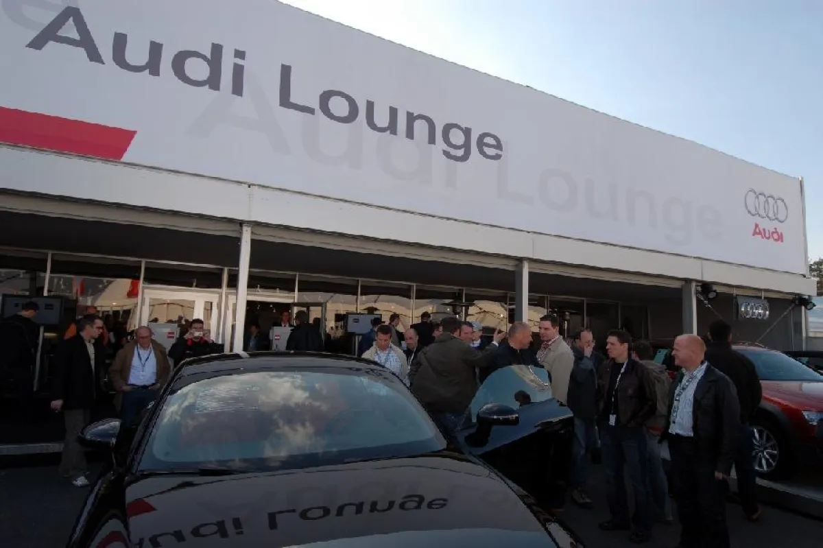 DTM Audi Lounge Außenansicht