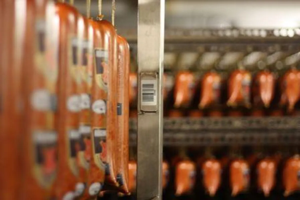 Rügenwalder Mühle kennzeichnet Rauchwagen mit inotec Keramiketiketten