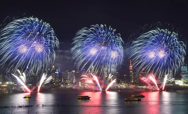 Bild: Schwimmendes Silvesterfest