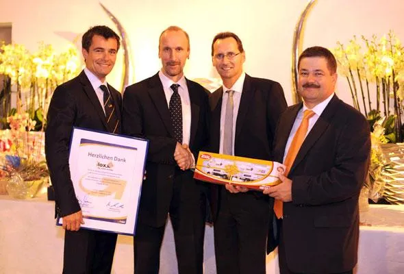 Bild: GLS gratuliert iloxx zur langjährigen erfolgreichen Zusammenarbeit