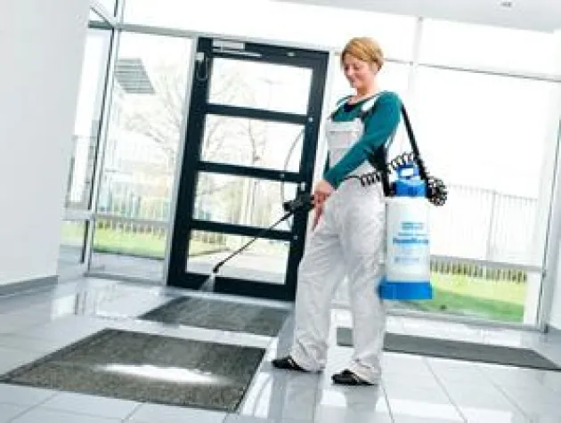 Bild: Schaum-Sprüher helfen schnell und gründlich