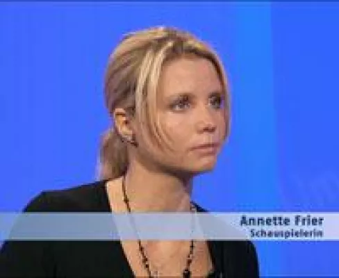 Bild: Annette Frier im Gespräch mit Bruder Paulus - Sonntag, 23.12.2007, 8.30 Uhr, N24 Ethik „Um Gottes Willen“