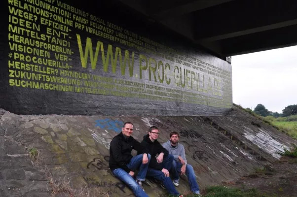 Bild: Guerilla Marketing im Emsland: Kommunikationsagentur PROC-Guerilla inszeniert "Die Kunst des Werbens"