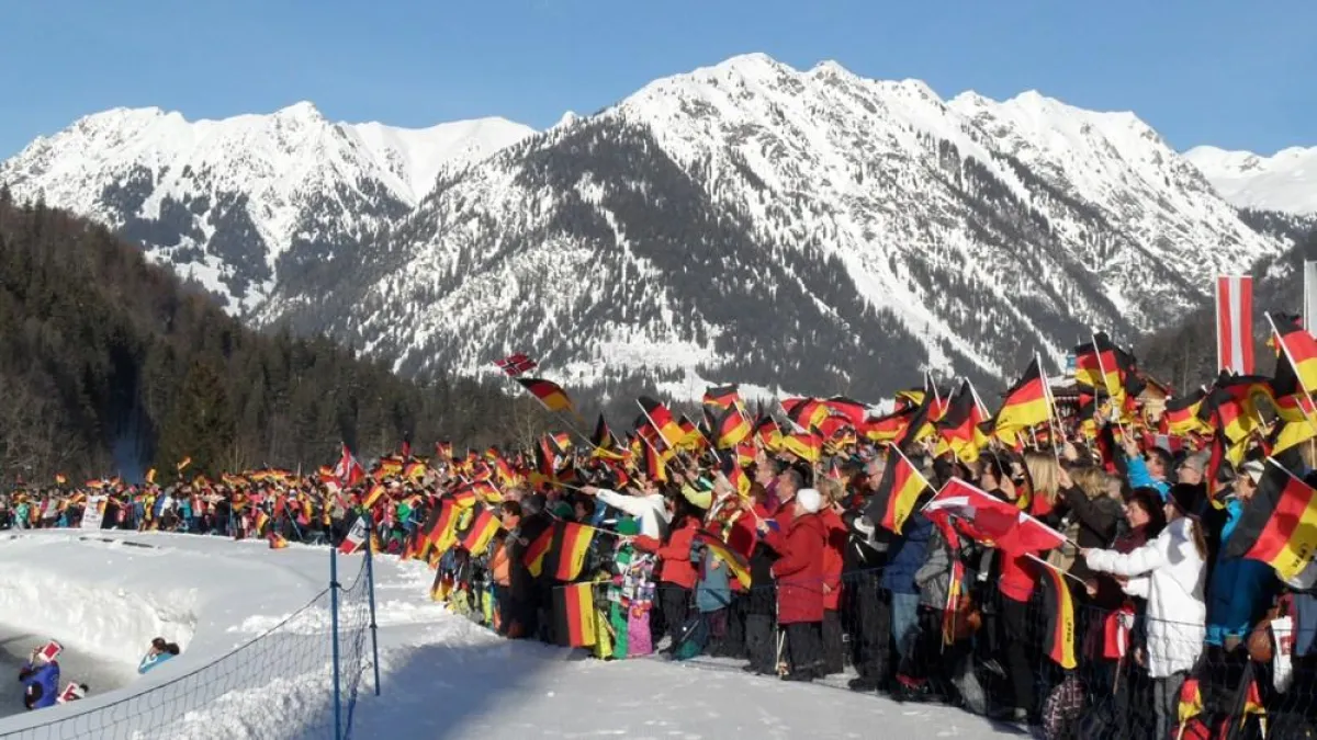 Fahnenmeer mit Saxoprint in Oberstdorf (18./19.02.2012)