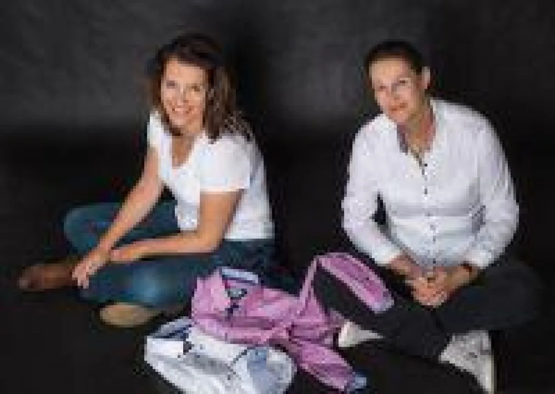 Martina (l.) und Dominique Nicole Schaps führen den Werbemittelspezialisten Madotrade.