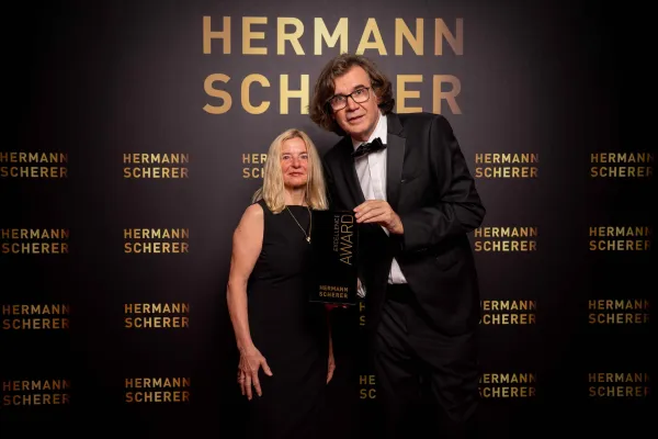 Bild: Was bremst Deinen Erfolg? Münchnerin überzeugt beim Internationalen Speaker Slam in Wiesbaden