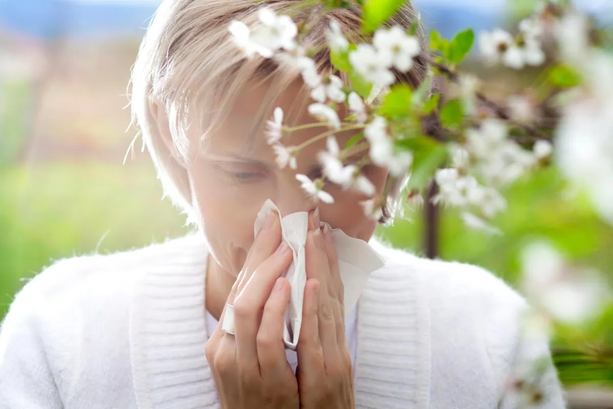 Frau mit allergischen Symptomen (© Better Probiotics GmbH)
