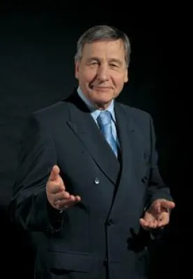 Bild: Wolfgang Clement zeichnet usb als „Top Arbeitgeber“ aus