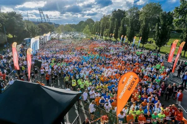 B2RUN Bremen: Premiere der Deutschen Firmenlaufmeisterschaft mit über 3.500 Teilnehmern Bild: B2RUN Bremen: Premiere der Deutschen Firmenlaufmeisterschaft mit über 3.500 Teilnehmern