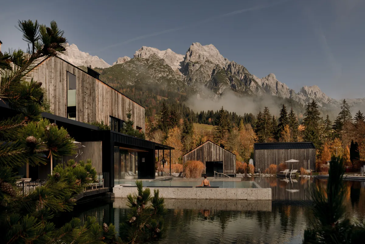 Im Herbst profitieren Gäste von der klaren Bergluft, dem goldenen Licht und den perfekten Bedingunge (© (C) Naturhotel Forsthofgut)