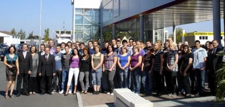 Bild: 21 neue Azubis bei Möbel Inhofer