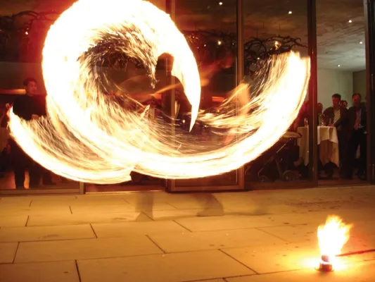 Bild: ES funkelt! Feuerspektakel und Kerzenbilder bei der langen Einkaufsnacht in Esslingen am 16. September