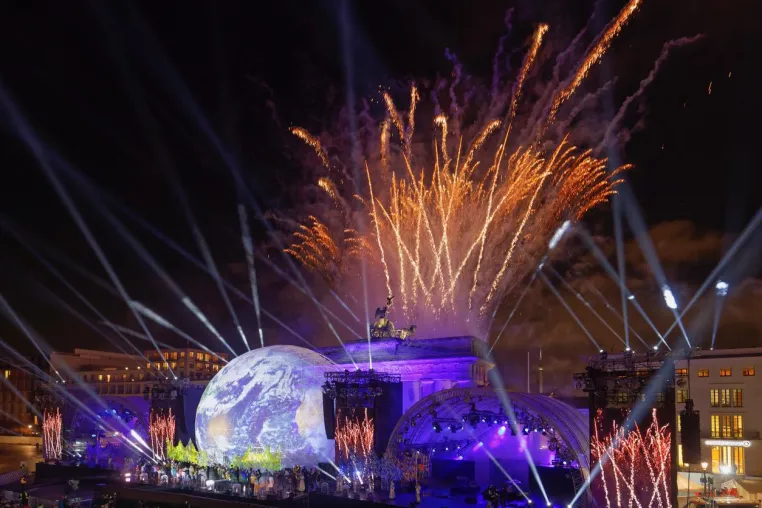 Bild: Berlin feiert 30 Jahre Mauerfall mit Installationskunst und großer Bühnenshow