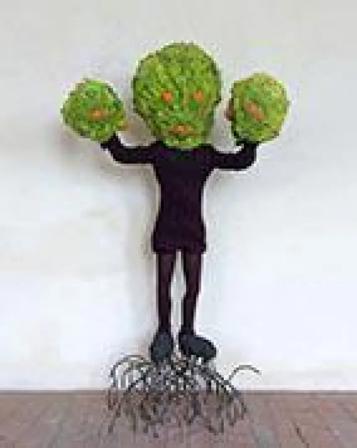 Laura Ford, Large Orange Tree Girl I, 2017, courtesy Galerie Scheffel, Bad Homburg, und Künstlerin