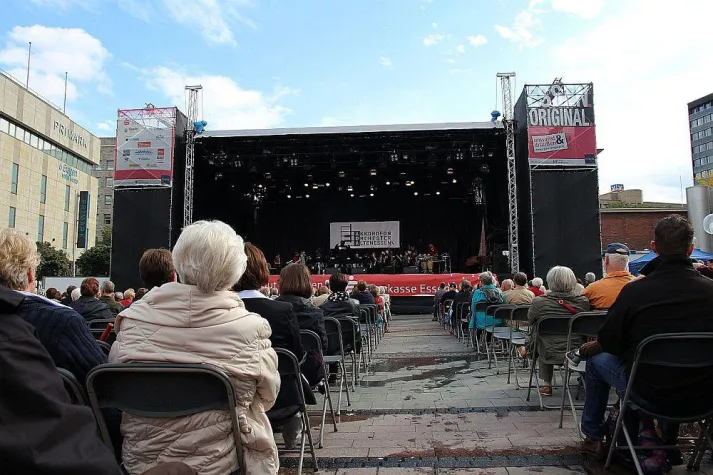 Bild: 230 m2 AKKORDEONmusik bei „ESSEN.ORIGINAL.“ - umsonst & draußen