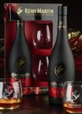 Bild: Extra-Ausgabe: Rémy Martin V.S.O.P mit zwei Cognac-Tumblern im edlen Geschenkset