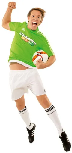 Bild: Für die Fußball-Helden des Alltags: klarmobil.de sponsort original Adidas Trikotsätze zum halben Preis