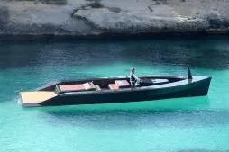 Bild: Lifestyle für Dubais neuen Canal – deutsche Powerboote