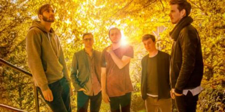 Bild: Hamburger Hafen Rock mit orange ate kid