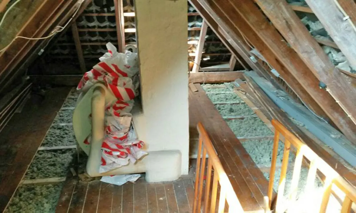 Dachbodendämmung mit Steinwolleflocken (WLS 038)