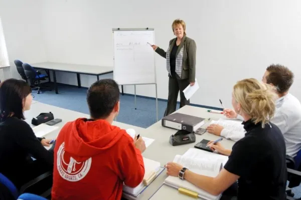 Bild: Erste Fernlehrgang Ausbildung der Ausbilder (IHK) an der FAW-Akademie in Fulda erfolgreich beendet