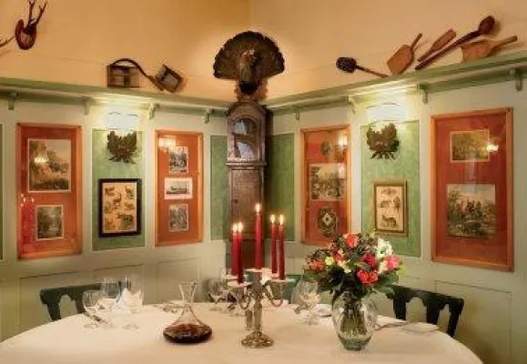 Bild: Weihnachtsstimmung mit romantischer Eleganz in historischem Ambiente - Romantik Hotel Post in Villach