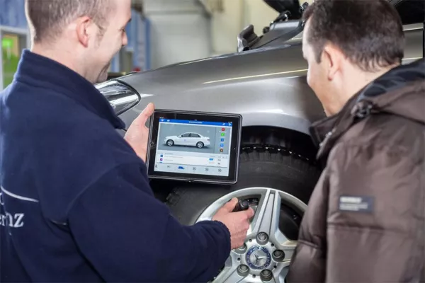 Der Mobile Service Advisor im Autohaus Bald AG Bild: Der Mobile Service Advisor im Autohaus Bald AG