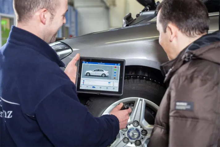 Bild: Der Mobile Service Advisor im Autohaus Bald AG