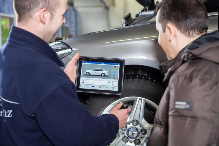 Bild: Der Mobile Service Advisor im Autohaus Bald AG