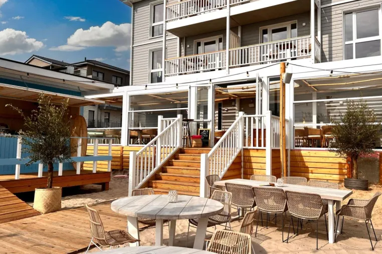 Bild: Stylische Terrassen-Erweiterung fürs ganze Jahr im The Cove