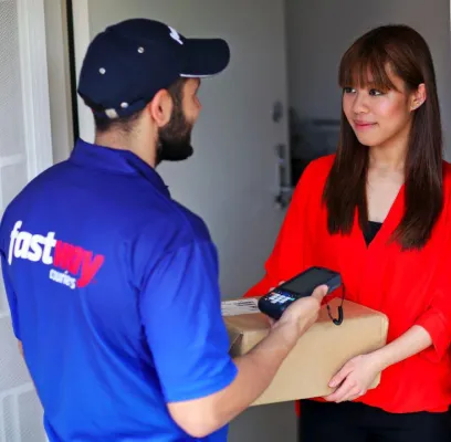 Fastway Couriers spart mit komplett verwalteter Mobilitätslösung von Zetes bis zu zwei Millionen Euro pro Jahr Bild: Fastway Couriers spart mit komplett verwalteter Mobilitätslösung von Zetes bis zu zwei Millionen Euro pro Jahr