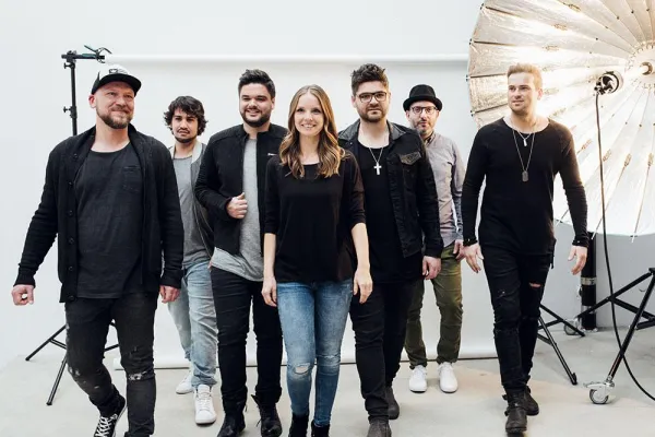 „KOENIGE & PRIESTER“ mit ihrer Tour „Heldenreise“ zu Gast im Friedenshort Bild: „KOENIGE & PRIESTER“ mit ihrer Tour „Heldenreise“ zu Gast im Friedenshort