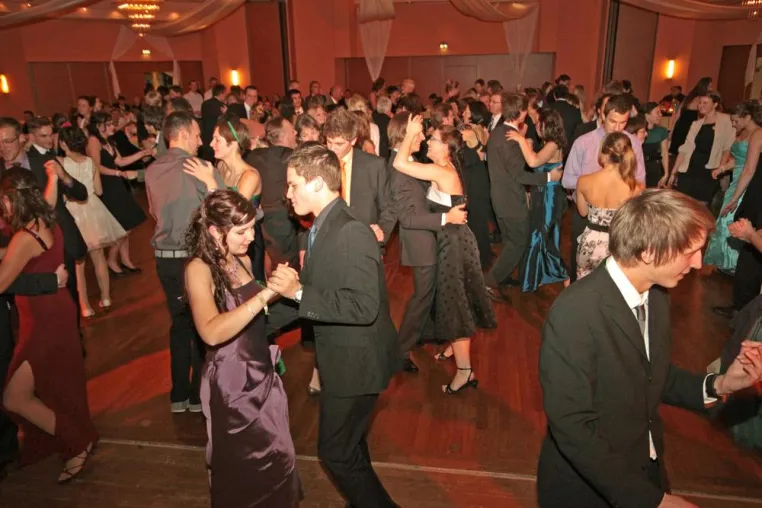 Glamouröser Hochschulball im Jubiläumsjahr der Hochschule Harz Bild: Glamouröser Hochschulball im Jubiläumsjahr der Hochschule Harz