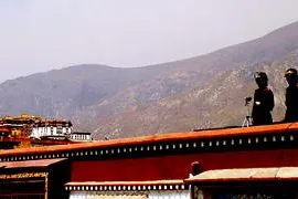 Bild: "Rückkehr nach Lhasa, um die aktuelle Lage in Augenschein zu nehmen",von Tsering Woeser