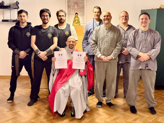 Weltweit erster 11. Mönchsgrad im Wing Chun Kung Fu an Abt Chi Sim verliehen Bild: Weltweit erster 11. Mönchsgrad im Wing Chun Kung Fu an Abt Chi Sim verliehen